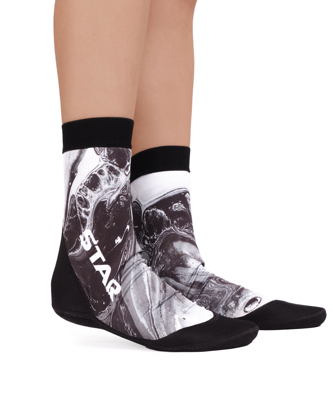 technical sand socks for beach volleyball training and hot sand protection