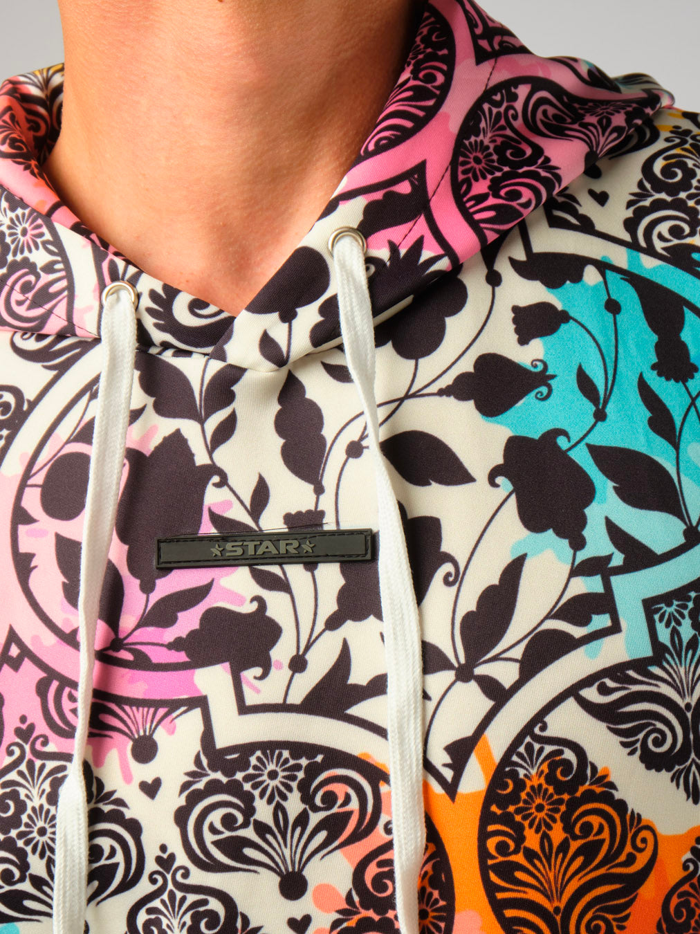 Detail of the lightweight breathable fabric on the STAR active short sleeve hoodie, designed for maximum mobility.