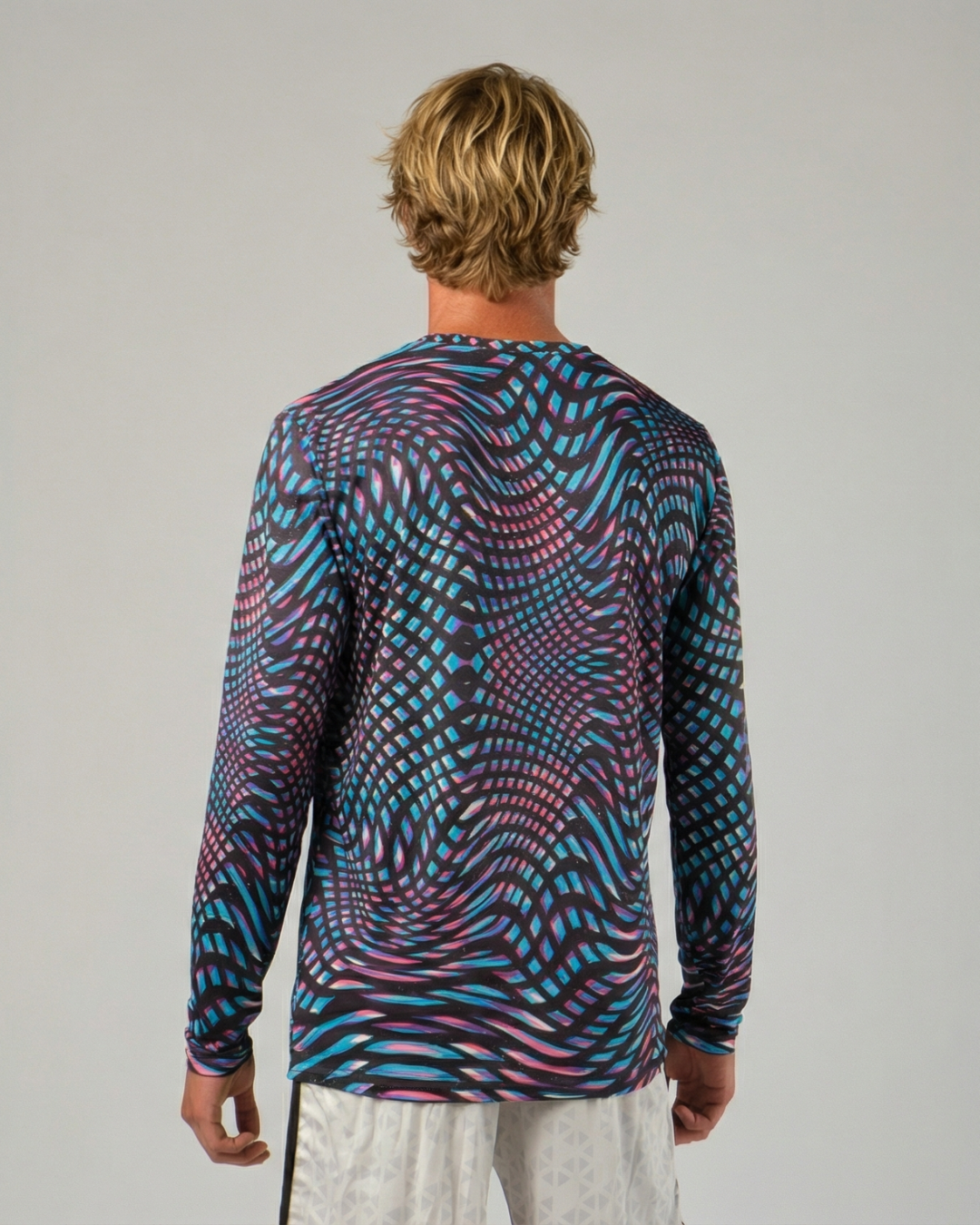 Athlete wearing STAR Beachwear Leo long sleeve beach volleyball top back view